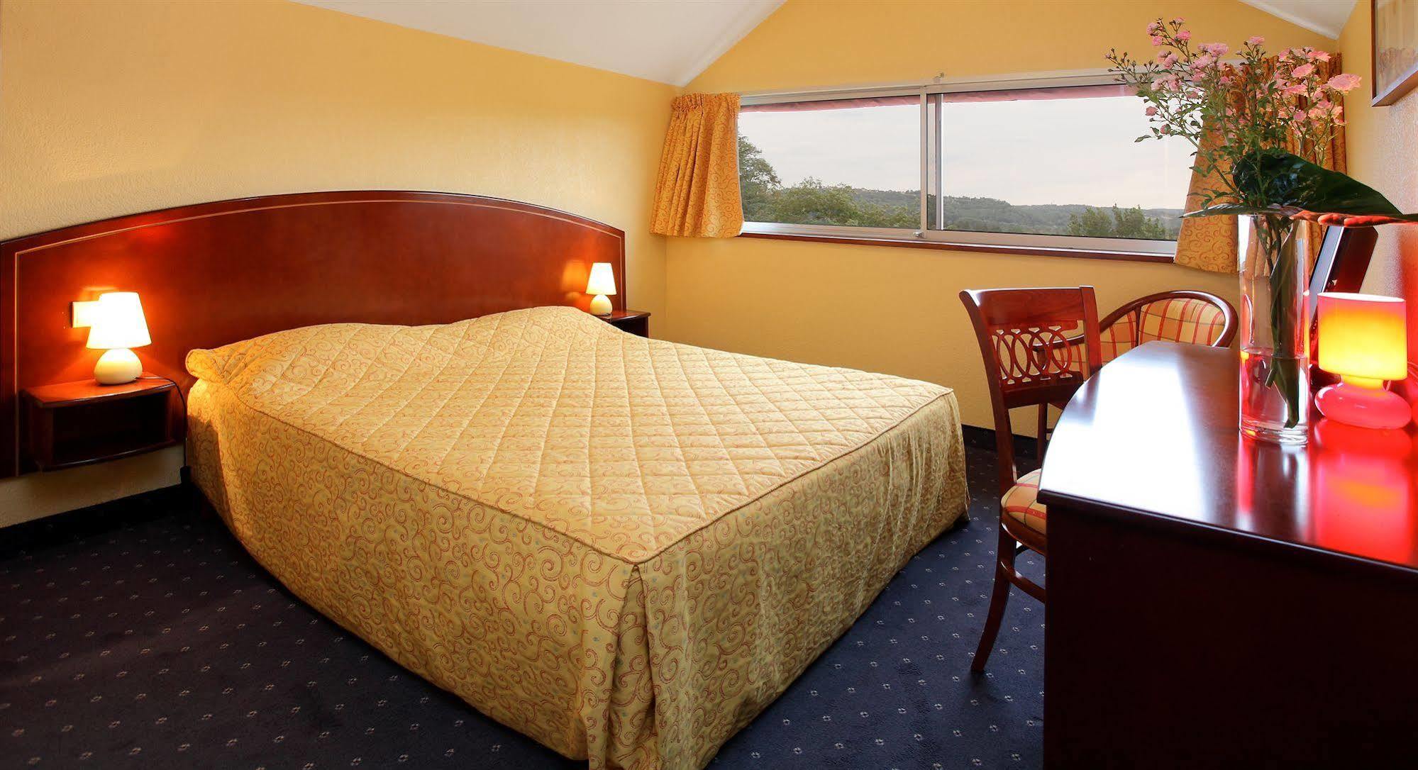 Hotel Le Clos Roussillon Pres De Sarlat Vitrac  Buitenkant foto